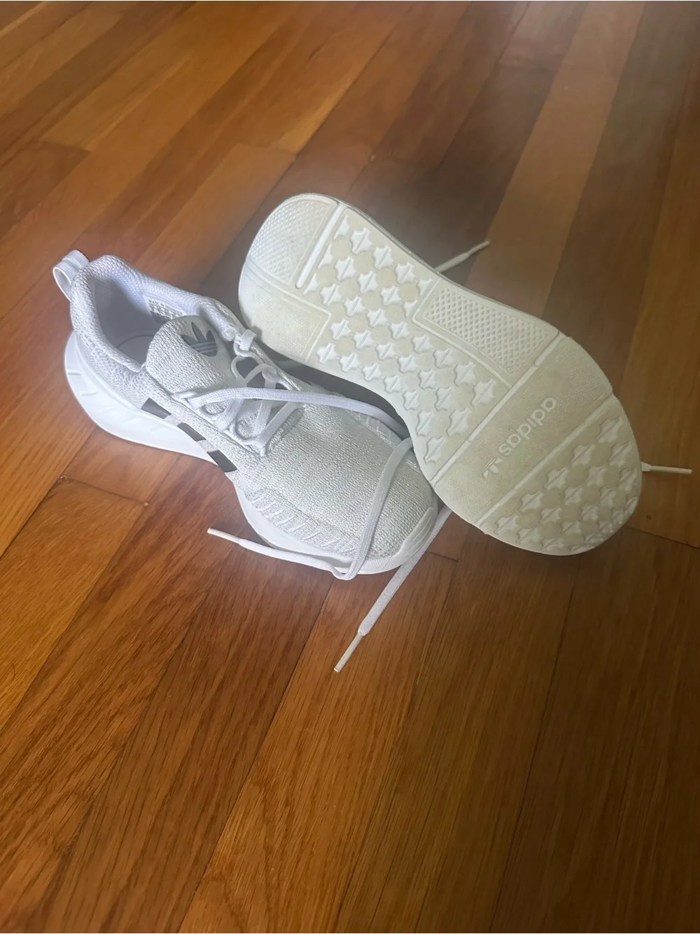 adidas Kids White Sneakers size 2, worn twice, like new. Great to start school